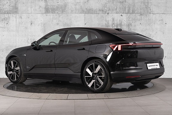 Polestar 4 10 of 30