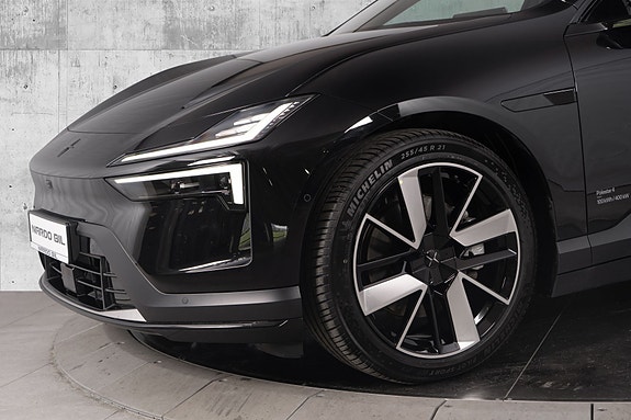 Polestar 4 8 of 30