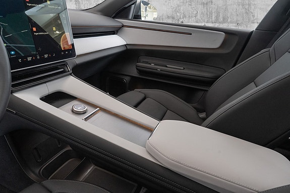 Polestar 4 15 of 30