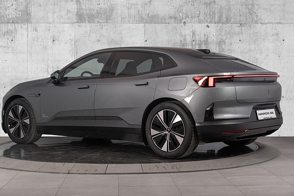 Polestar 4 10 of 30