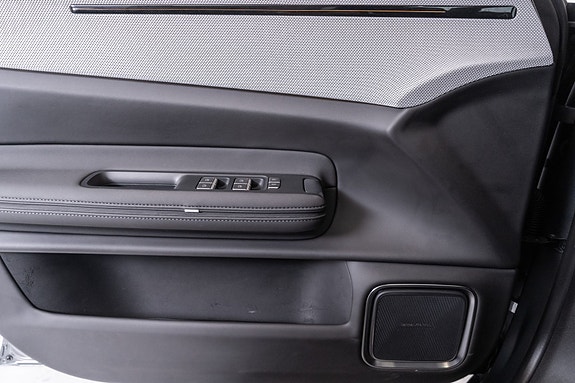 Polestar 4 18 of 30