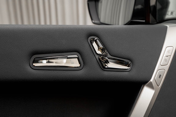 BMW iX 17 of 30