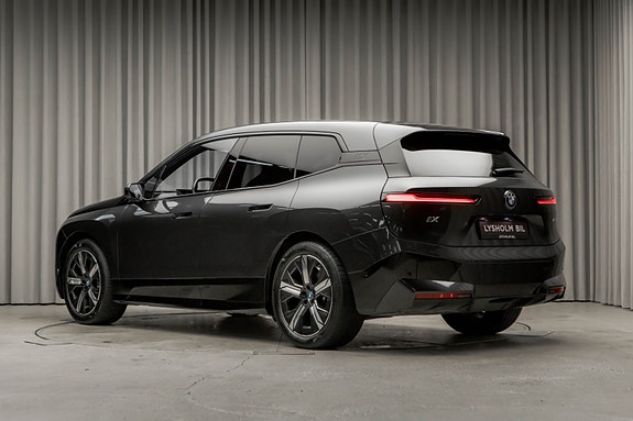 BMW iX 9 of 30