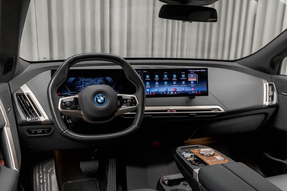BMW iX 19 of 30