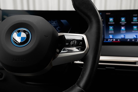 BMW iX 28 of 30