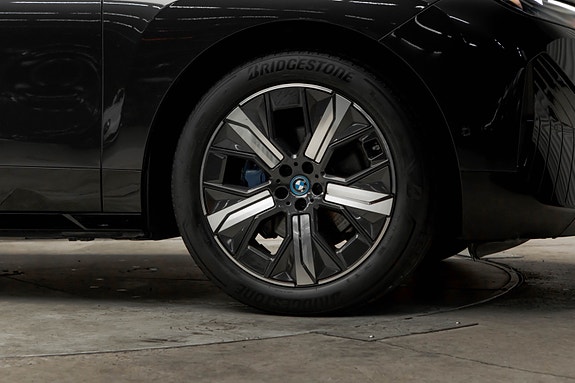 BMW iX 2 of 30