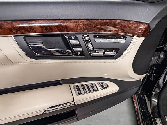 Mercedes-Benz S320 10 of 30
