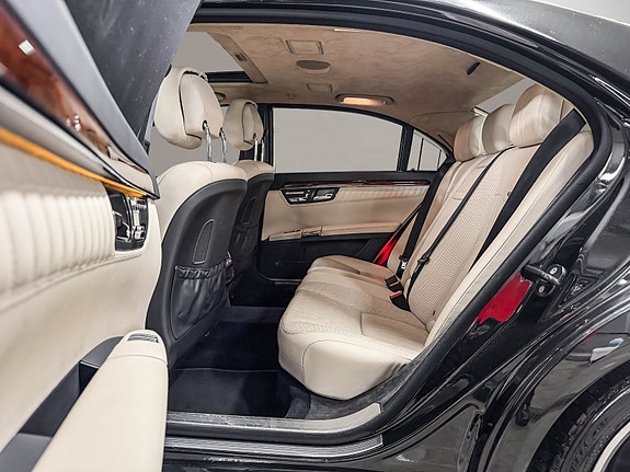 Mercedes-Benz S320 25 of 30