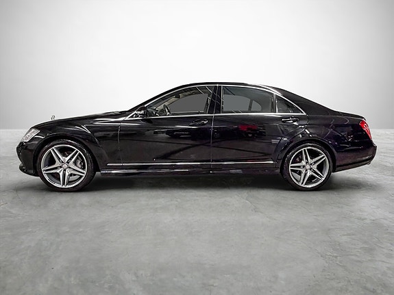 Mercedes-Benz S320 2 of 30
