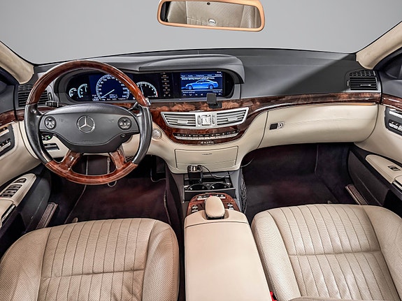 Mercedes-Benz S320 13 of 30