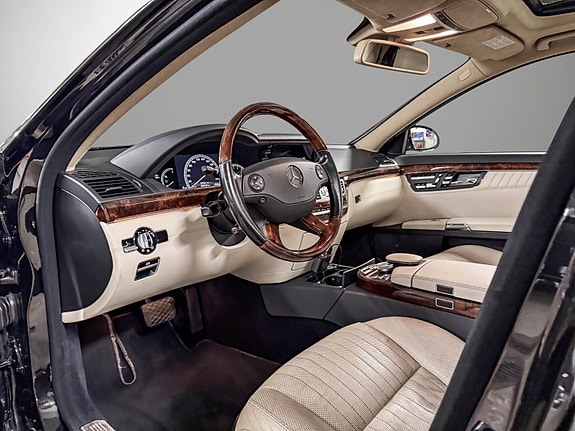 Mercedes-Benz S320 12 of 30