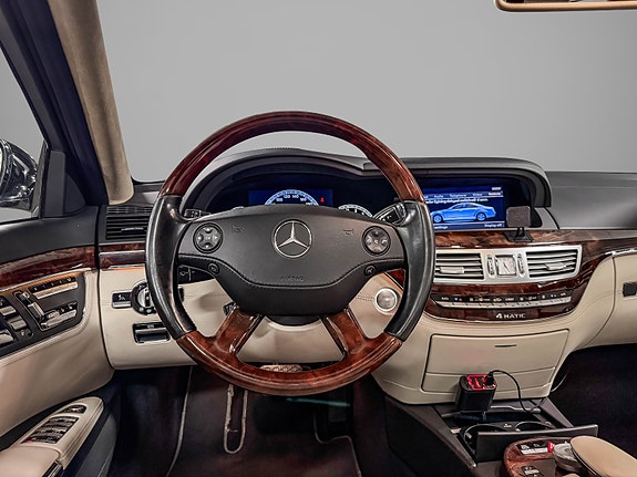 Mercedes-Benz S320 14 of 30