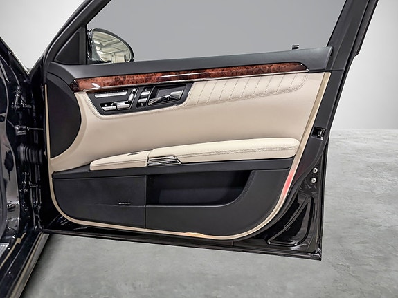 Mercedes-Benz S320 23 of 30