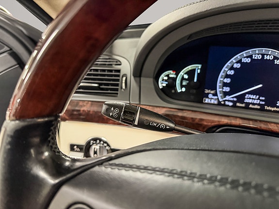 Mercedes-Benz S320 15 of 30
