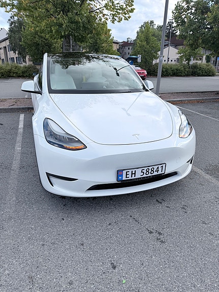Tesla Model Y 2 of 13