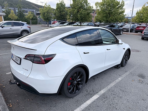 Tesla Model Y 5 of 13