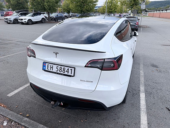 Tesla Model Y 7 of 13