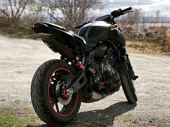 Yamaha MT-07 2 of 4