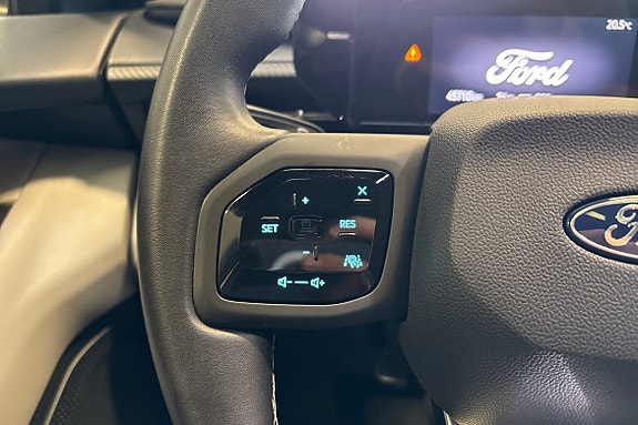 Ford Explorer 21 of 24