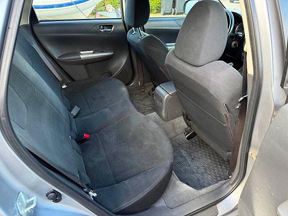 Subaru Impreza 15 of 23