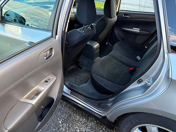 Subaru Impreza 16 of 23