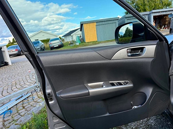 Subaru Impreza 8 of 23