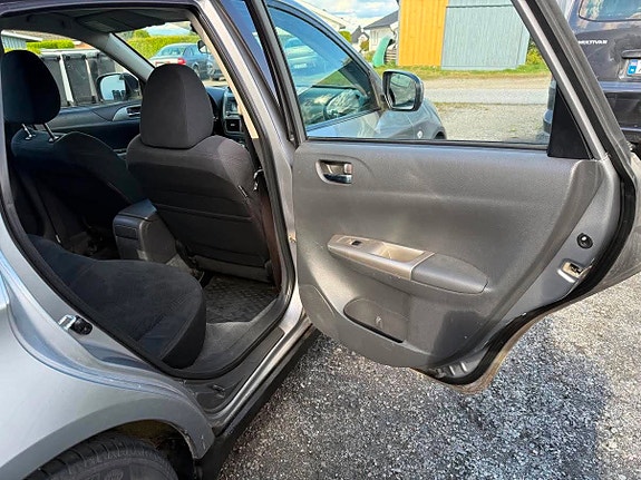 Subaru Impreza 17 of 23
