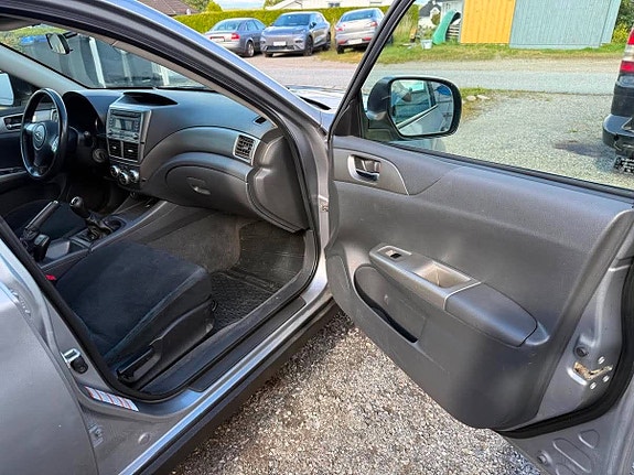 Subaru Impreza 9 of 23