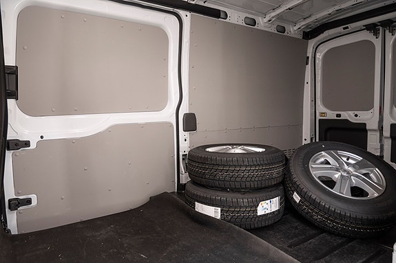 Ford Transit 24 of 28