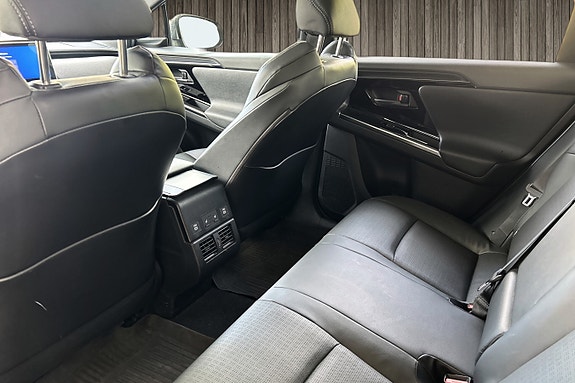 Subaru Solterra 12 of 18