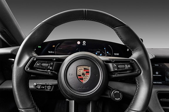 Porsche Taycan 10 of 27