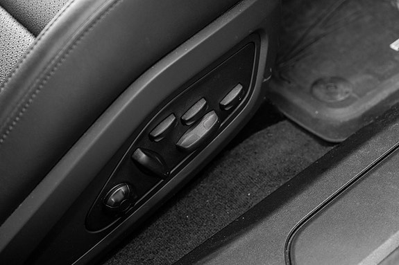 Porsche Taycan 27 of 27