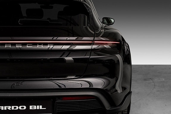 Porsche Taycan 9 of 27