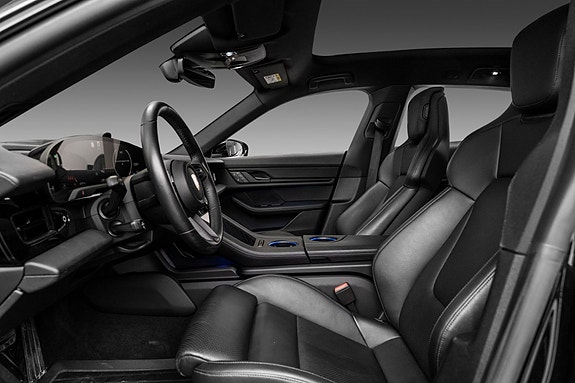 Porsche Taycan 22 of 27