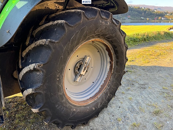 Deutz Fahr 6120 TV m/frontlaster og tvillinghjul 25 of 28