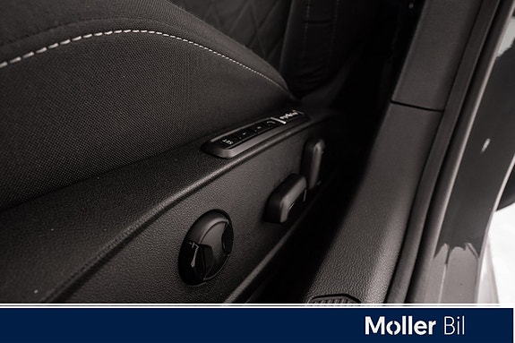 Volkswagen Golf VIII 10 of 22