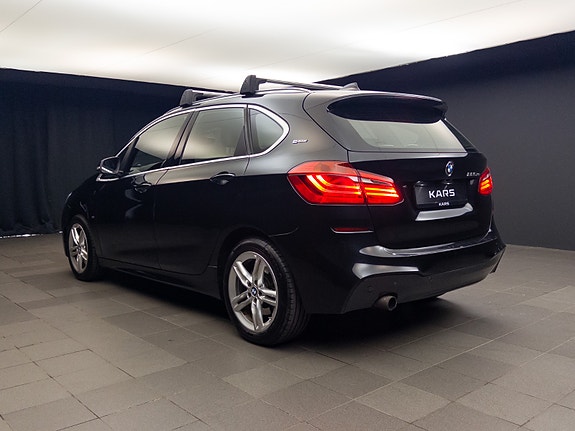 BMW 225xe 10 of 30