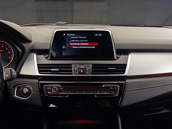 BMW 225xe 28 of 30
