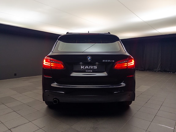 BMW 225xe 12 of 30