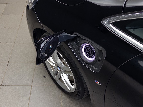 BMW 225xe 16 of 30
