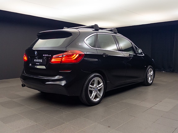 BMW 225xe 11 of 30
