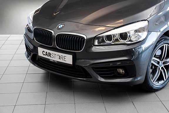 BMW 225xe 2 of 24