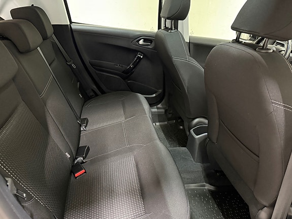 Peugeot 208 21 of 30