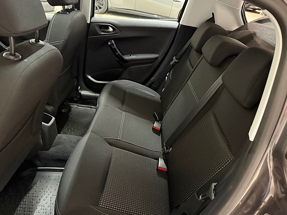 Peugeot 208 27 of 30