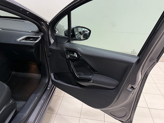 Peugeot 208 19 of 30