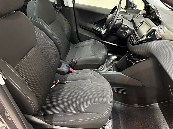 Peugeot 208 22 of 30