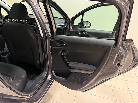 Peugeot 208 18 of 30