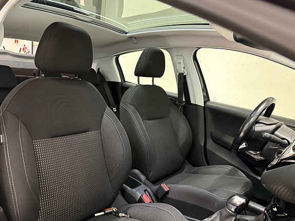 Peugeot 208 24 of 30