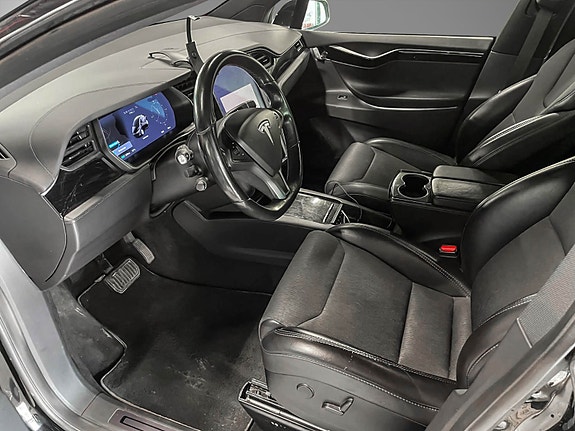Tesla Model X 9 of 22