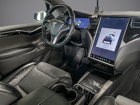 Tesla Model X 17 of 22